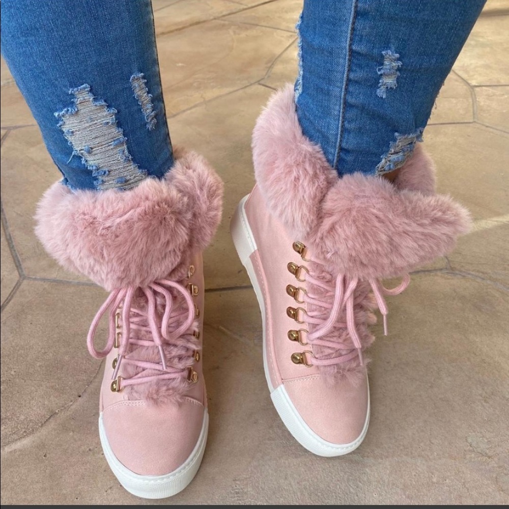 🔥New🔥Robin Sneaker Booties. True to size for most.